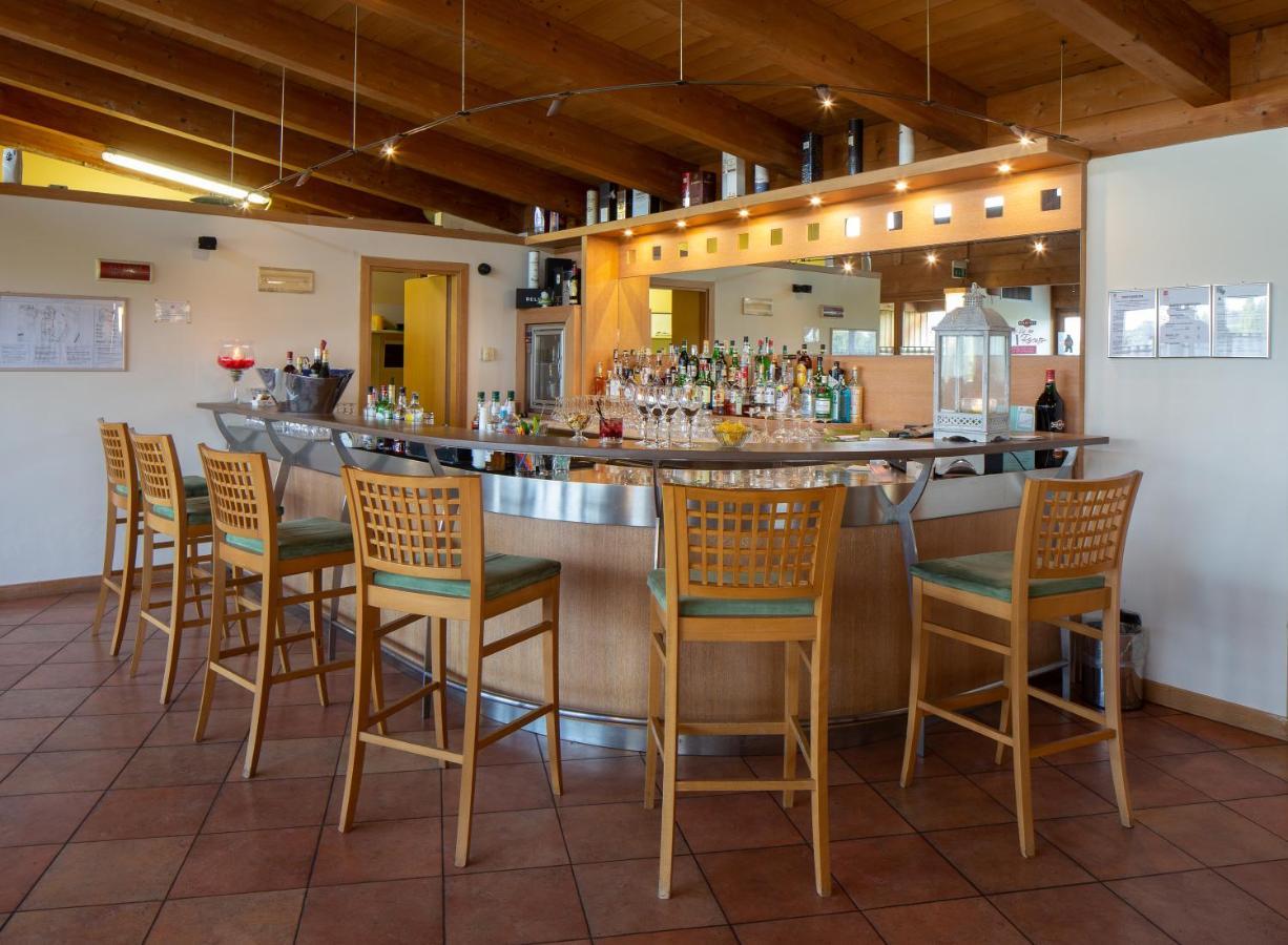 Golf Residenza Aparthotel Пескиера дел Гарда Екстериор снимка
